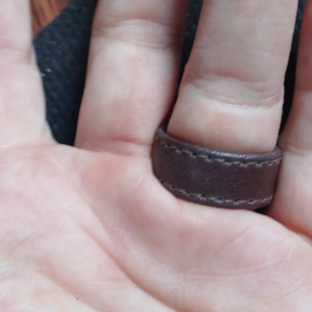 Leather‎ ring - Picture 7 of 7